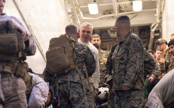 I MEF CG Visits 13th MEU Marines and Sailors Aboard USS Makin Island