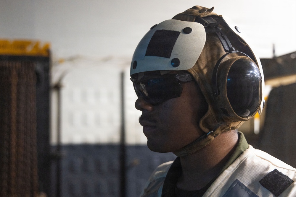 13th MEU | LCACs embark USS Makin Island