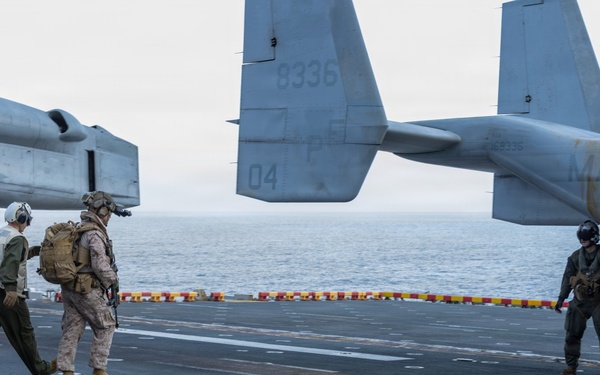 13th MEU | BLT 2/4 executes a Vertical Assault Raid