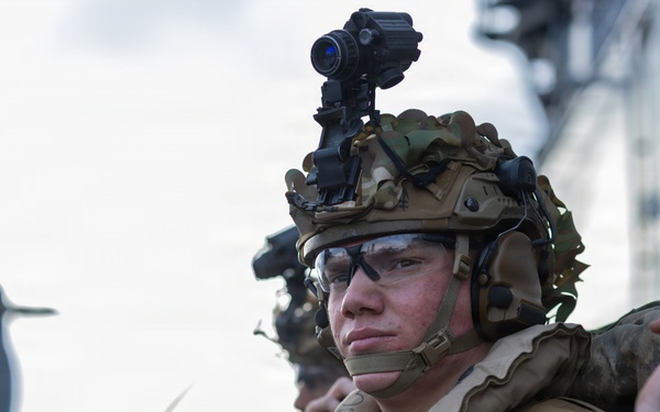 13th MEU | BLT 2/4 executes a Vertical Assault Raid