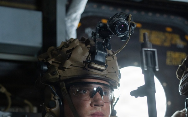 13th MEU | BLT 2/4 executes a Vertical Assault Raid