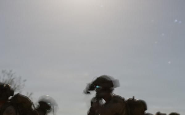 13th MEU | BLT 2/4 executes a Vertical Assault Raid