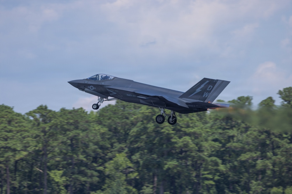 VMFA-115 flies first F-35C Lightning II