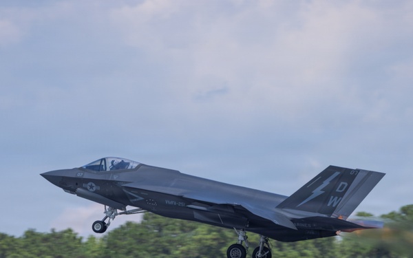 VMFA-115 flies first F-35C Lightning II