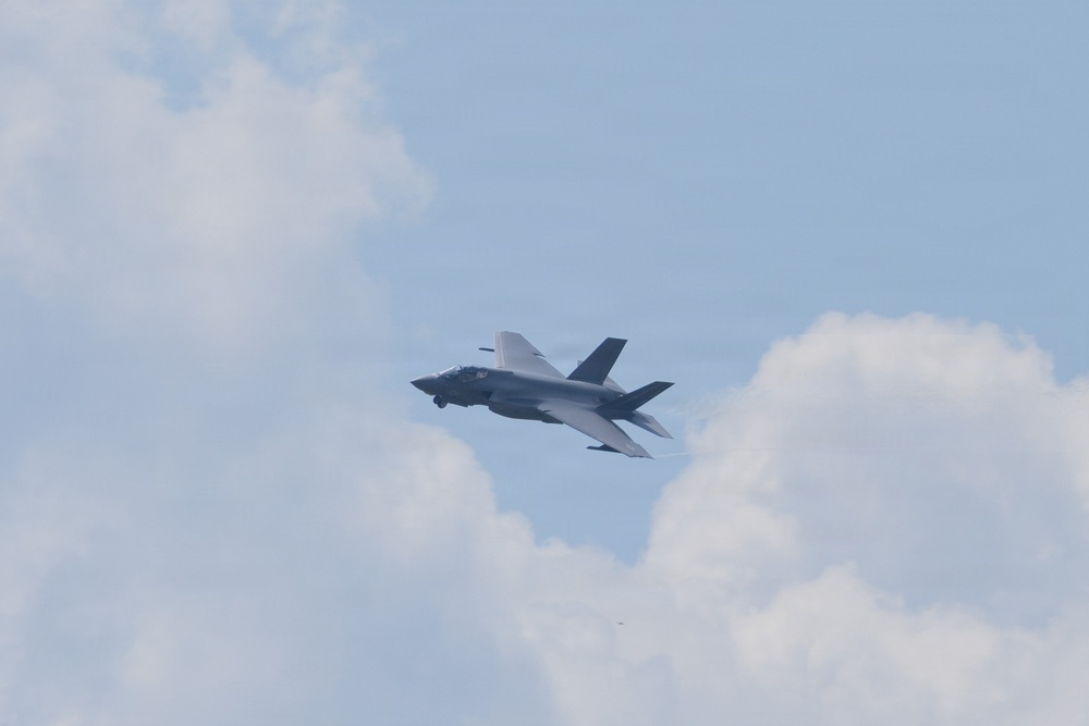 VMFA-115 flies first F-35C Lightning II