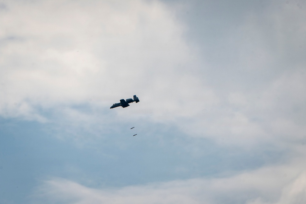 U.S. Air Force and U.K. Joint Terminal Attack Controllers (JTAC) work together in exercise