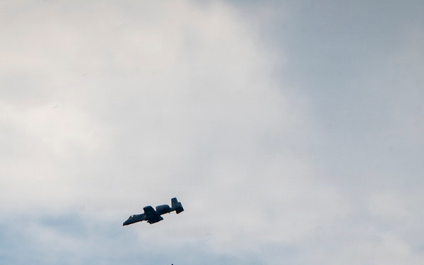 U.S. Air Force and U.K. Joint Terminal Attack Controllers (JTAC) work together in exercise