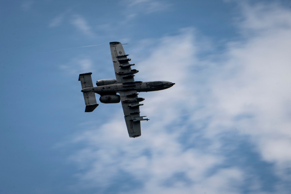 U.S. Air Force and U.K. Joint Terminal Attack Controllers (JTAC) work together in exercise