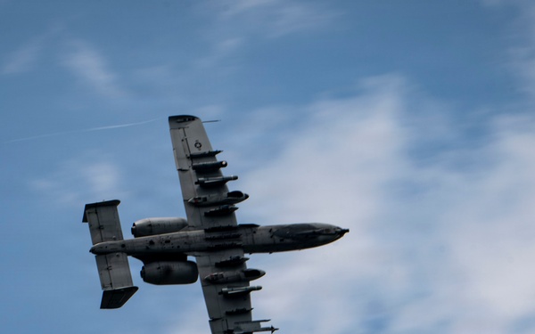 U.S. Air Force and U.K. Joint Terminal Attack Controllers (JTAC) work together in exercise