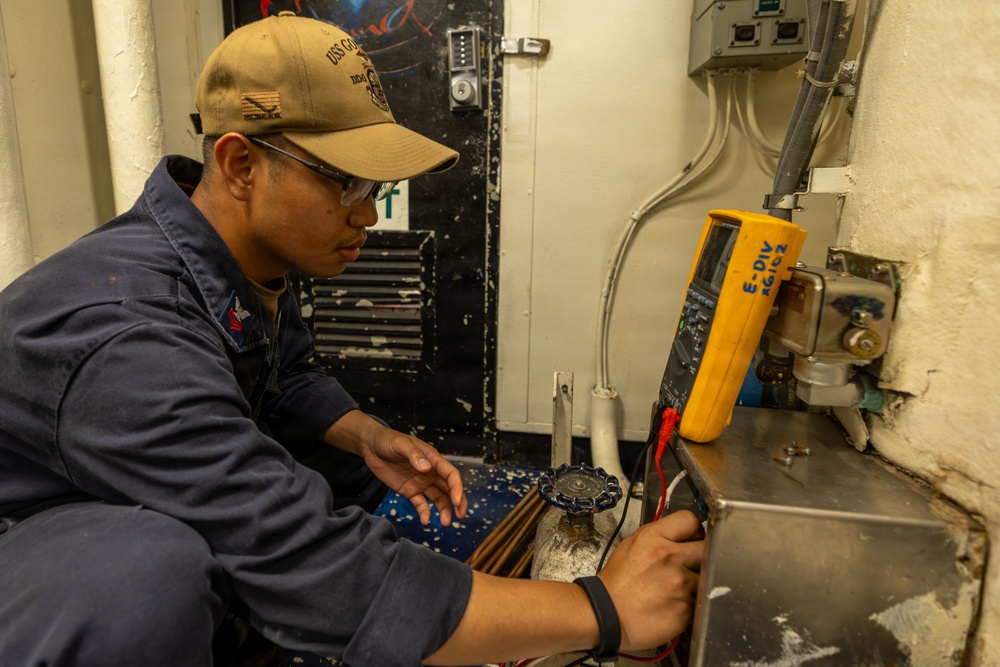 Maintenance aboard USS Gonzalez