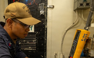 Maintenance aboard USS Gonzalez