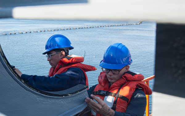 Ronald Reagan Sailors Conduct Life Raft Onload