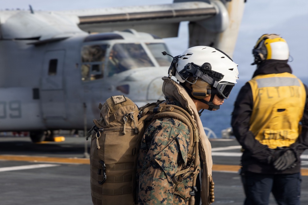 I MEF CG Visits 13th MEU Marines and Sailors Aboard USS Makin Island
