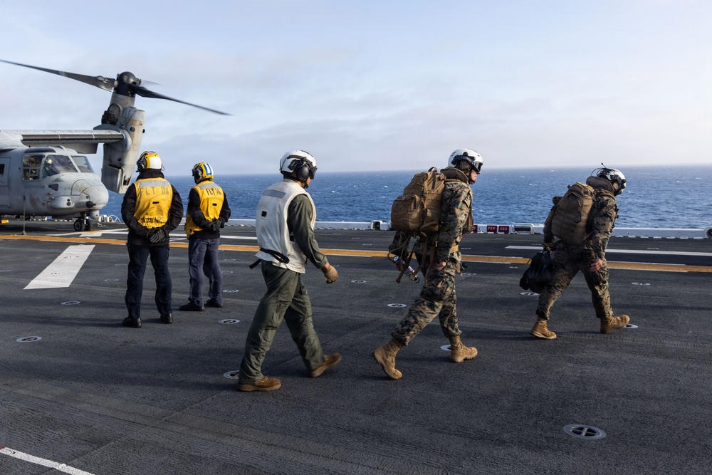 I MEF CG Visits 13th MEU Marines and Sailors Aboard USS Makin Island