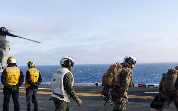 I MEF CG Visits 13th MEU Marines and Sailors Aboard USS Makin Island