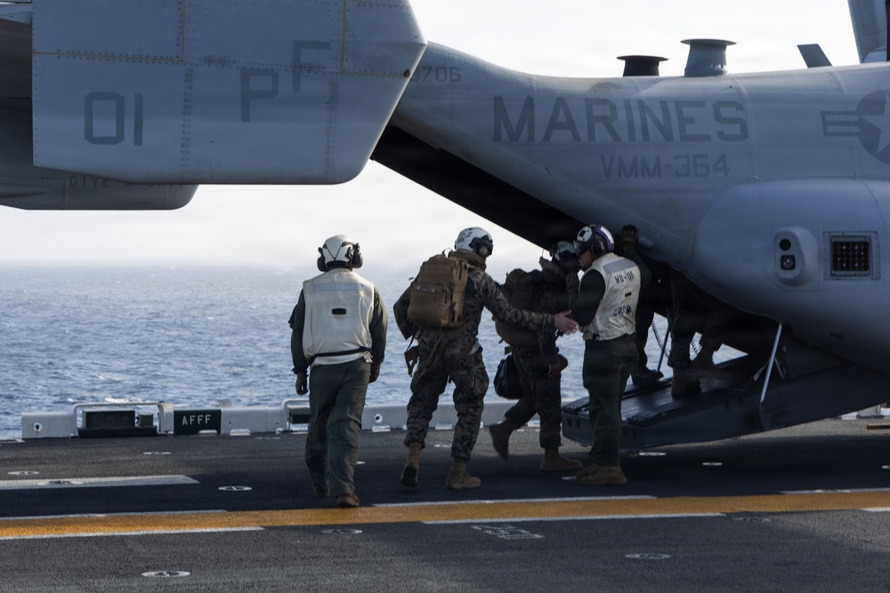 I MEF CG Visits 13th MEU Marines and Sailors Aboard USS Makin Island
