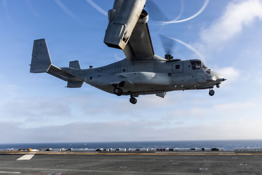 I MEF CG Visits 13th MEU Marines and Sailors Aboard USS Makin Island