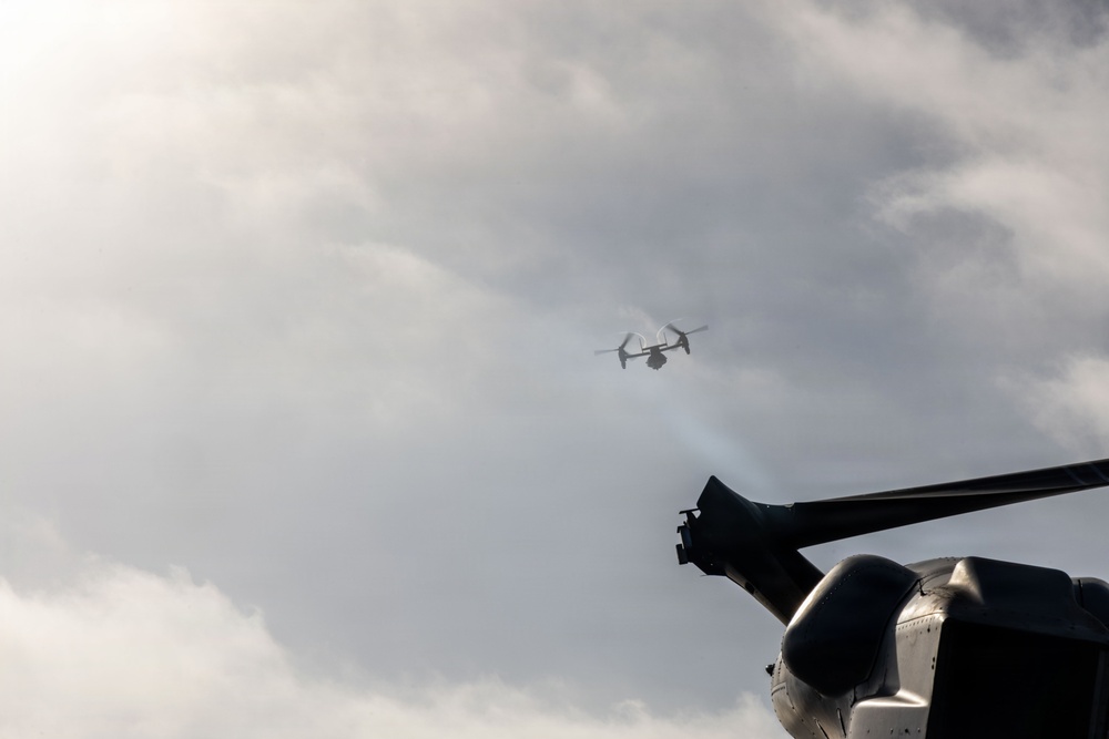 I MEF CG Visits 13th MEU Marines and Sailors Aboard USS Makin Island