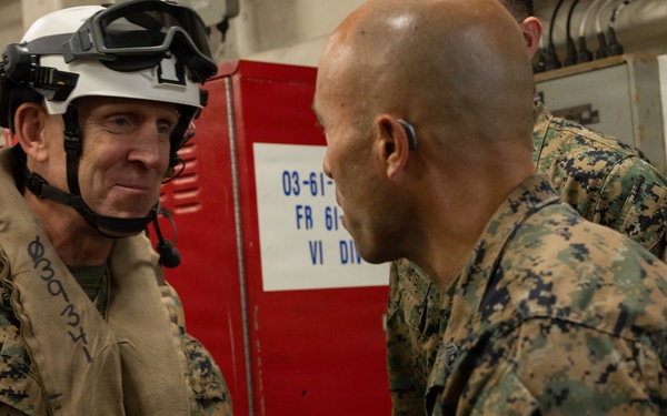 I MEF CG Visits 13th MEU Marines and Sailors Aboard USS Makin Island