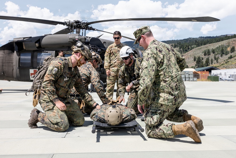 Mountain Medicine 1-26 students conduct hoist rescue operations