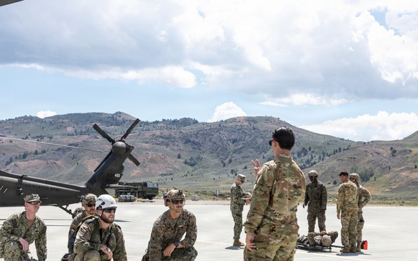 Mountain Medicine 1-26 students conduct hoist rescue operations