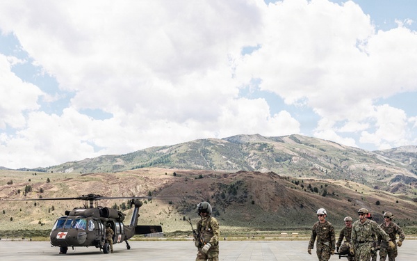 Mountain Medicine 1-26 students conduct hoist rescue operations