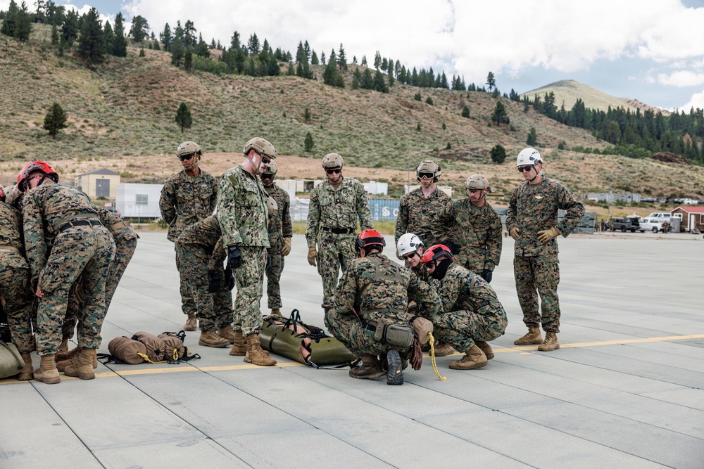 Mountain Medicine 1-26 students conduct hoist rescue operations