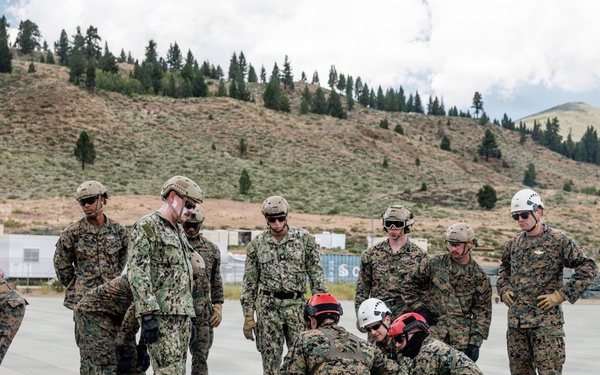 Mountain Medicine 1-26 students conduct hoist rescue operations