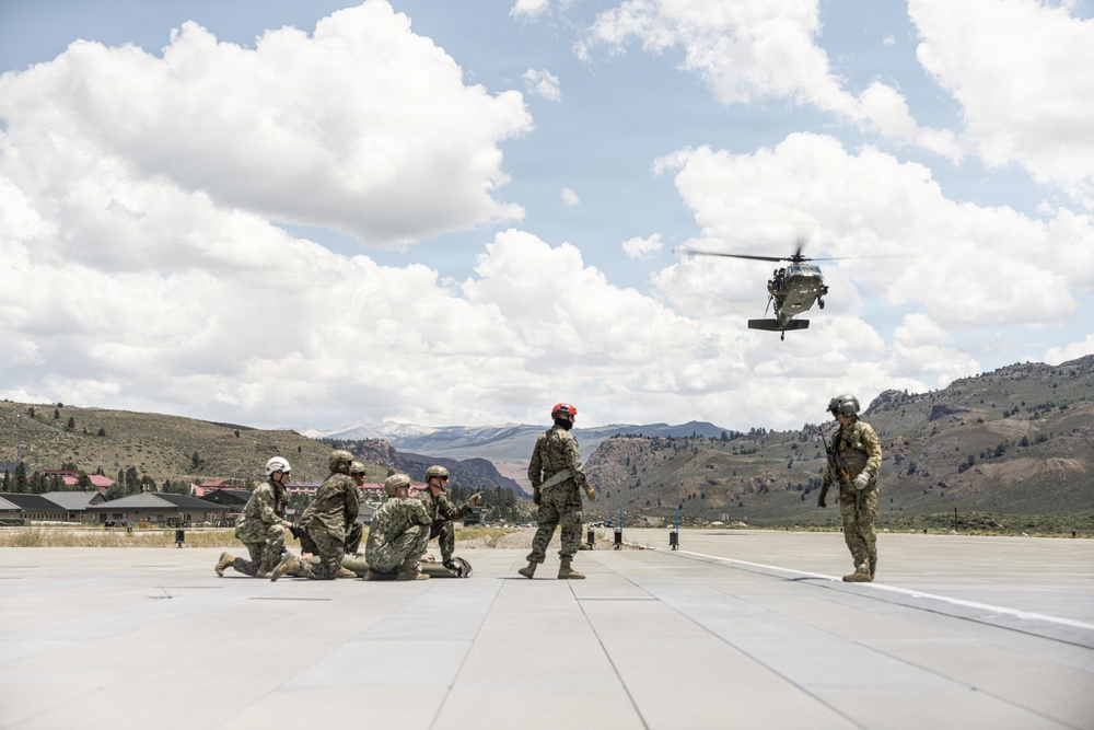 Mountain Medicine 1-26 students conduct hoist rescue operations