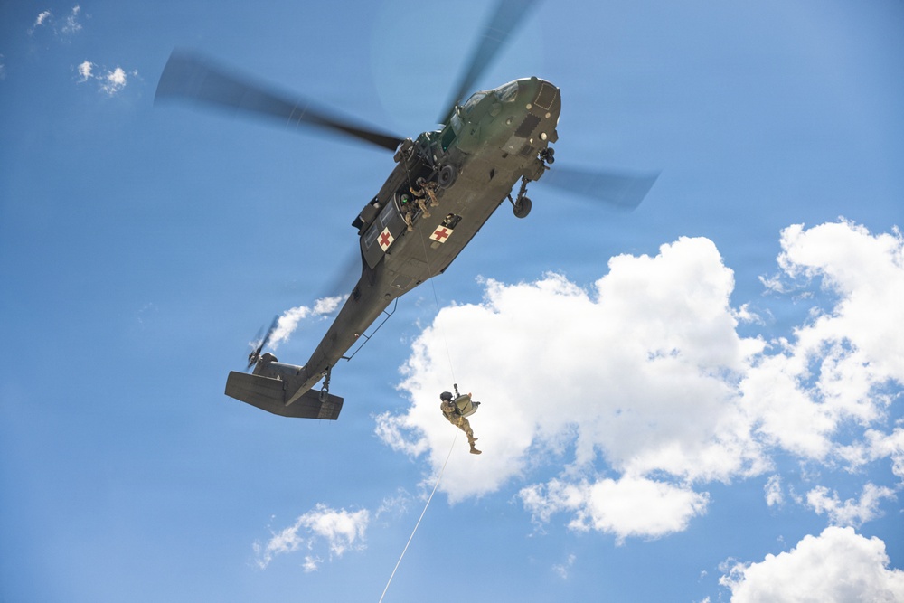 Mountain Medicine 1-26 students conduct hoist rescue operations