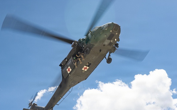 Mountain Medicine 1-26 students conduct hoist rescue operations