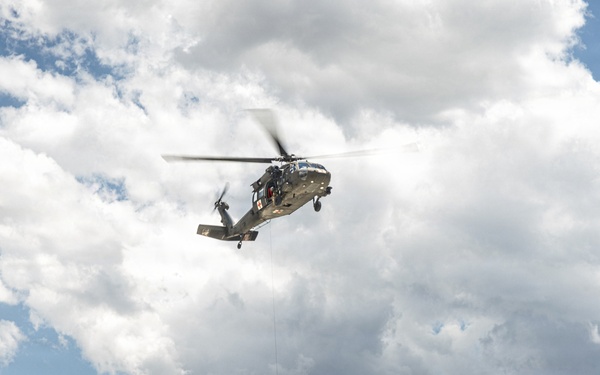 Mountain Medicine 1-26 students conduct hoist rescue operations
