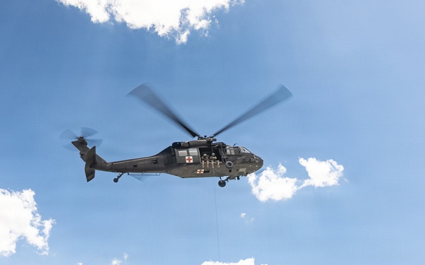 Mountain Medicine 1-26 students conduct hoist rescue operations