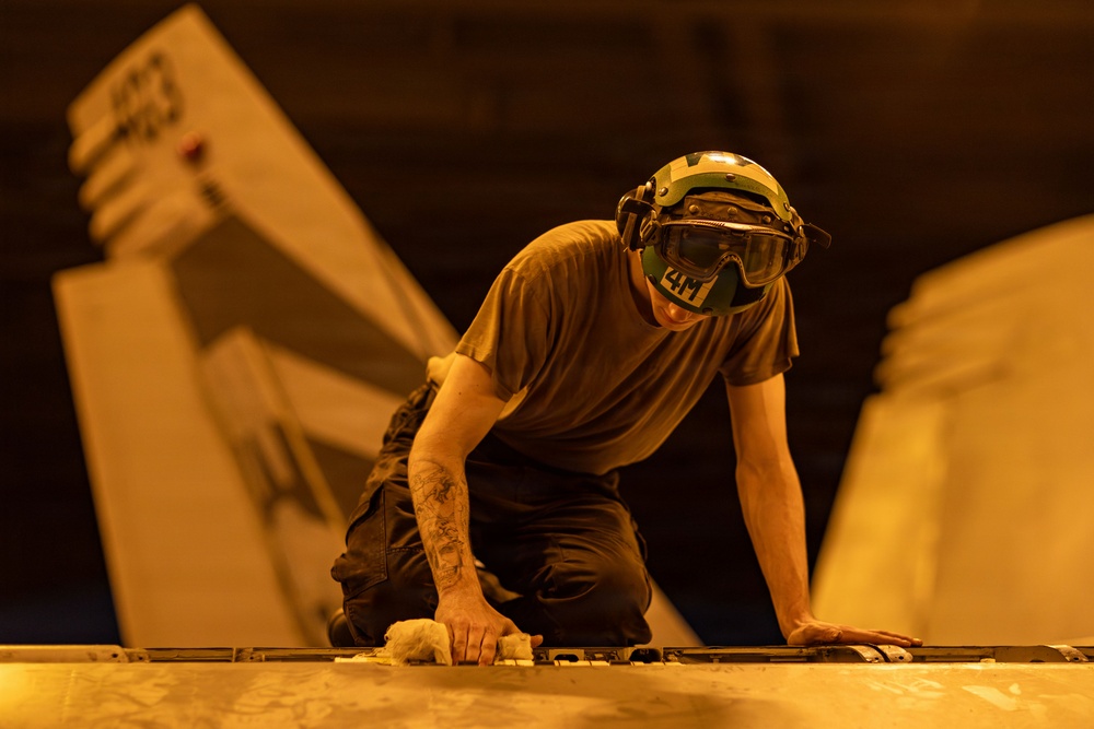 Abraham Lincoln Conducts Aircraft Maintenance