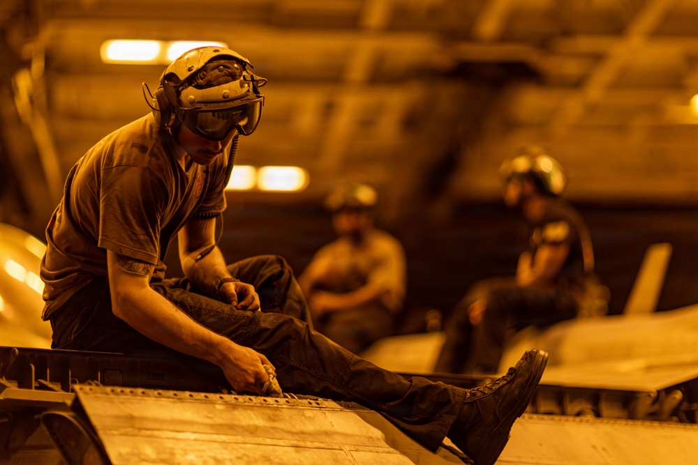 Abraham Lincoln Conducts Aircraft Maintenance