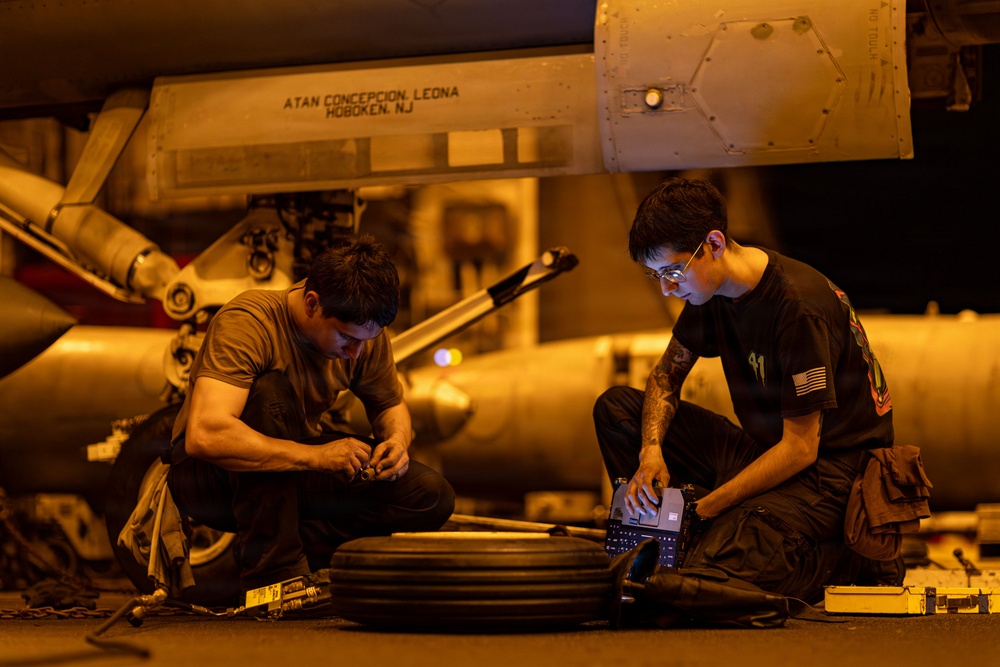 Abraham Lincoln Conducts Aircraft Maintenance