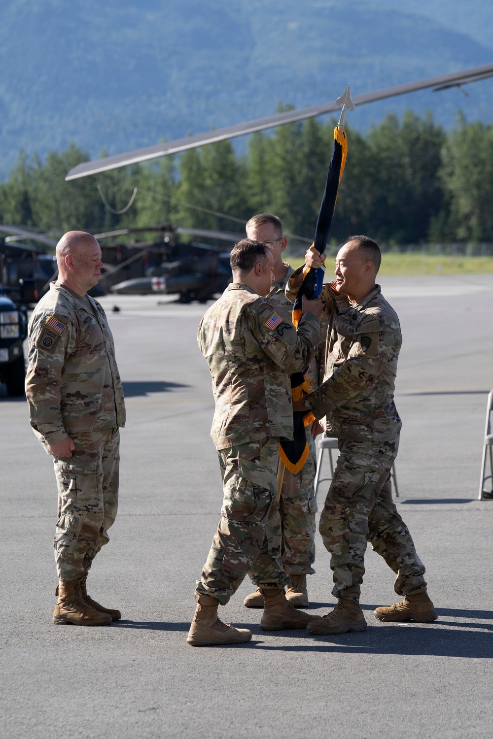 38th Troop Command bids farewell to Col. Mortrud and welcomes Col. Kang