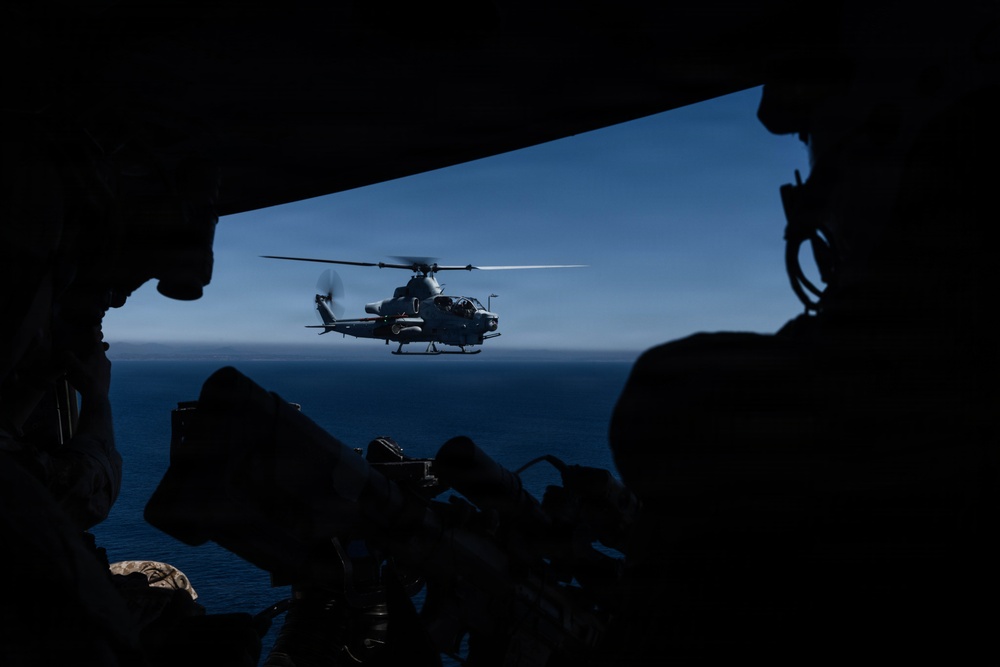13th MEU | Maritime Raid Force conducts Visit, Board, Search and Seizure Training