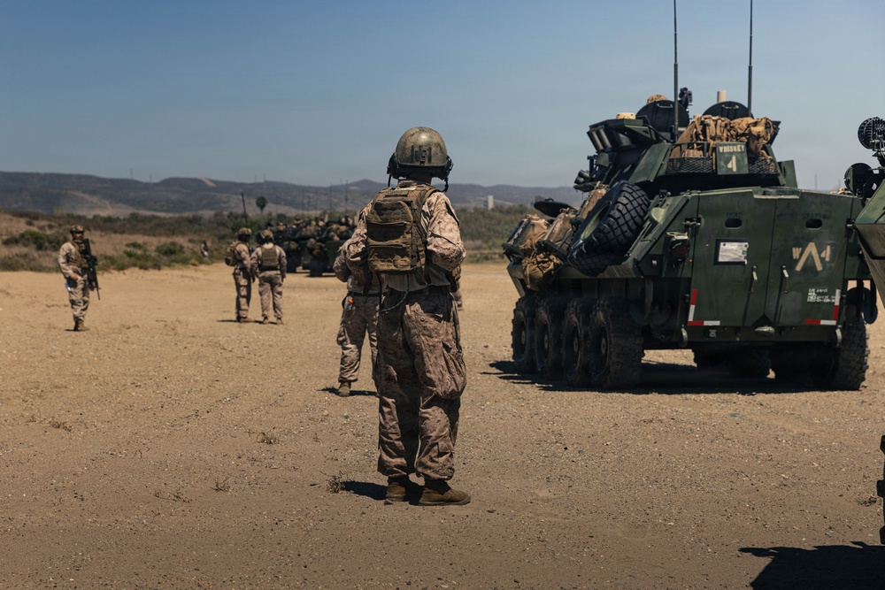 13th MEU | BLT 2/4 Conducts an Amphibious Assault