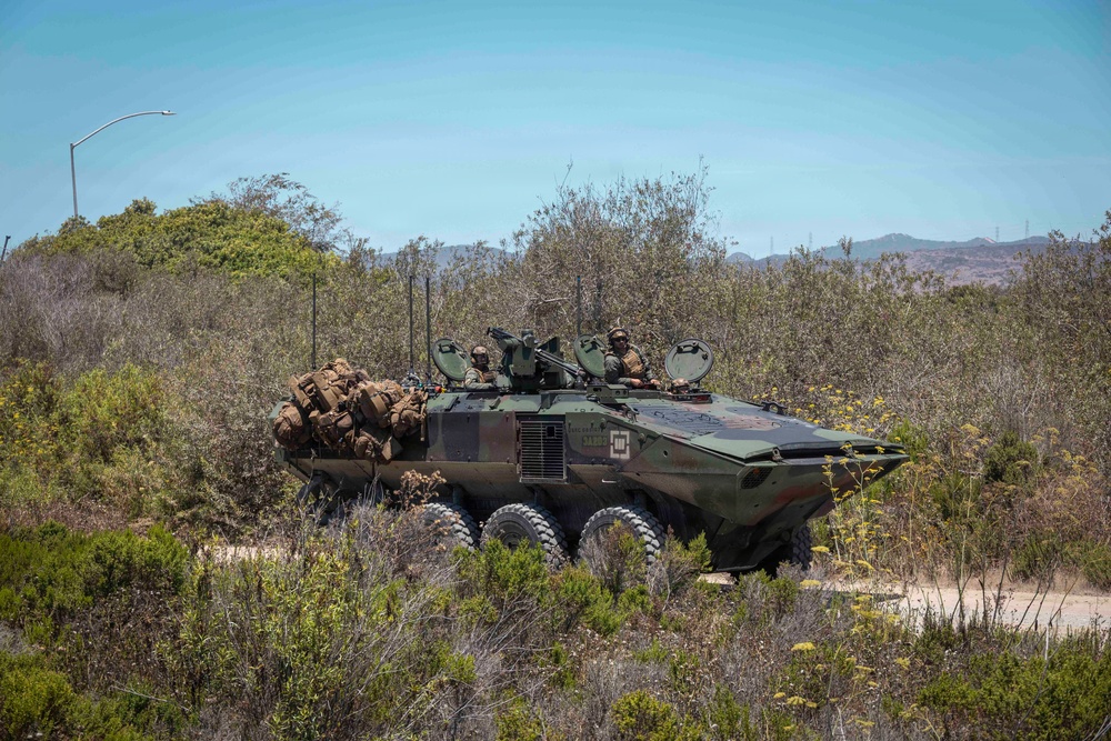 13th MEU | Marines Conduct an Amphibious Assault