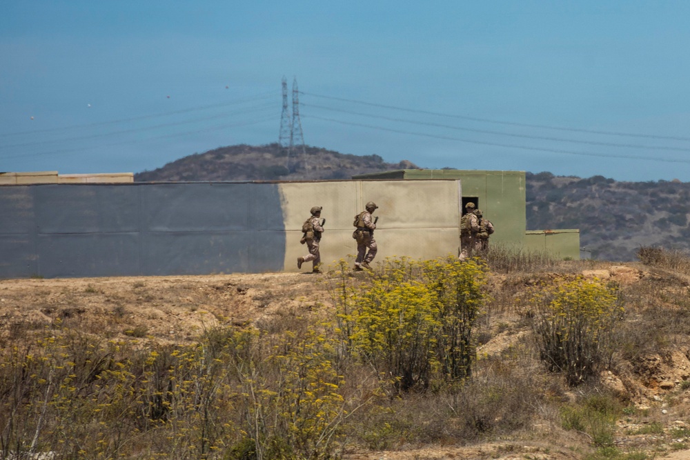 13th MEU | Marines Conduct an Amphibious Assault