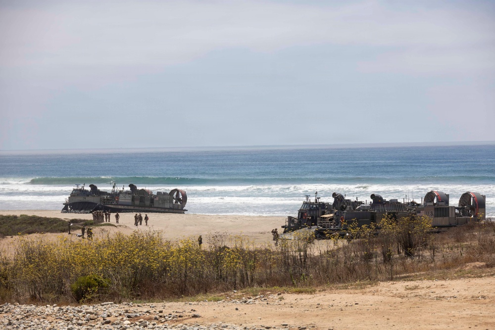 13th MEU | Marines Conduct an Amphibious Assault