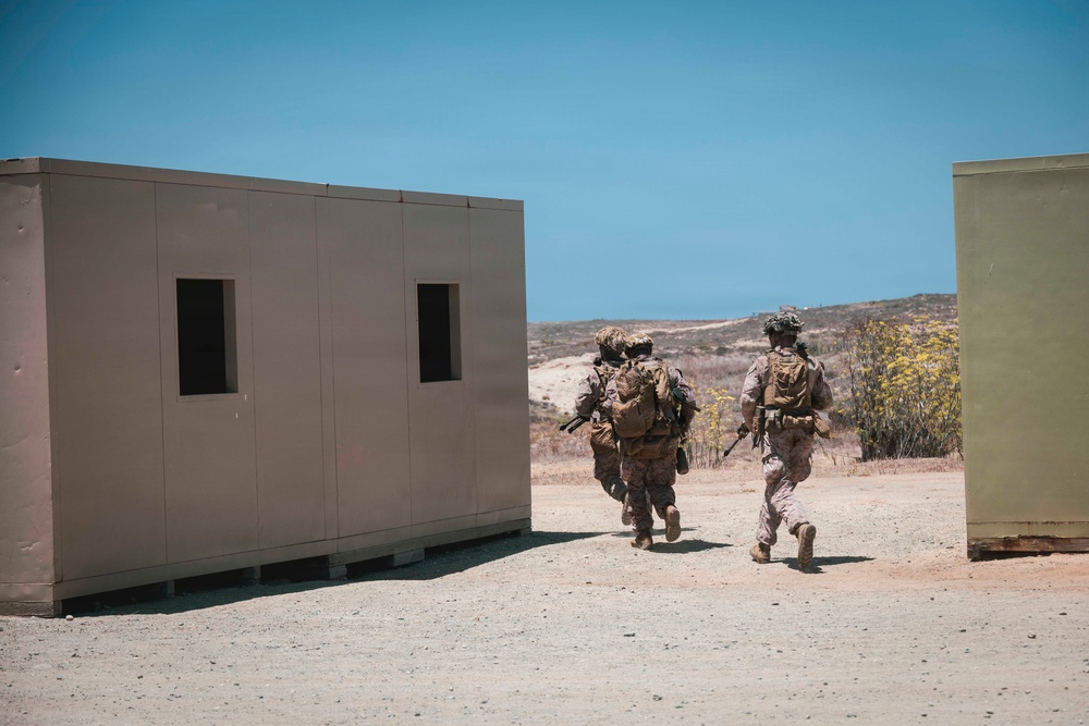 13th MEU | Marines Conduct an Amphibious Assault