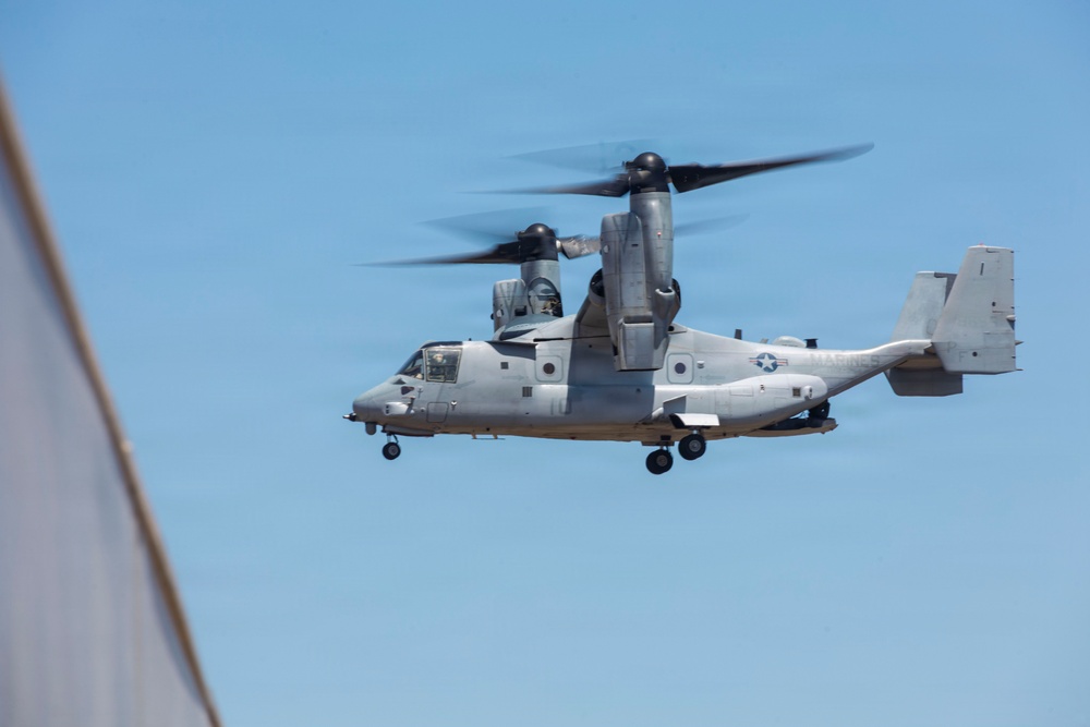 13th MEU | Marines Conduct an Amphibious Assault