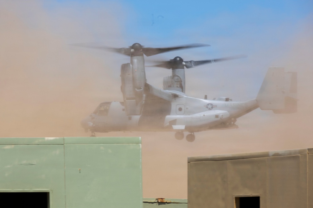 13th MEU | Marines Conduct an Amphibious Assault