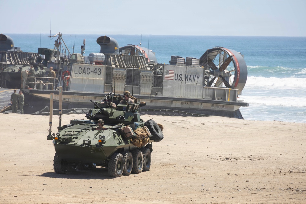 13th MEU | Marines Conduct an Amphibious Assault