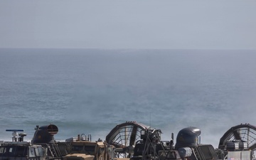 13th MEU | Marines Conduct an Amphibious Assault