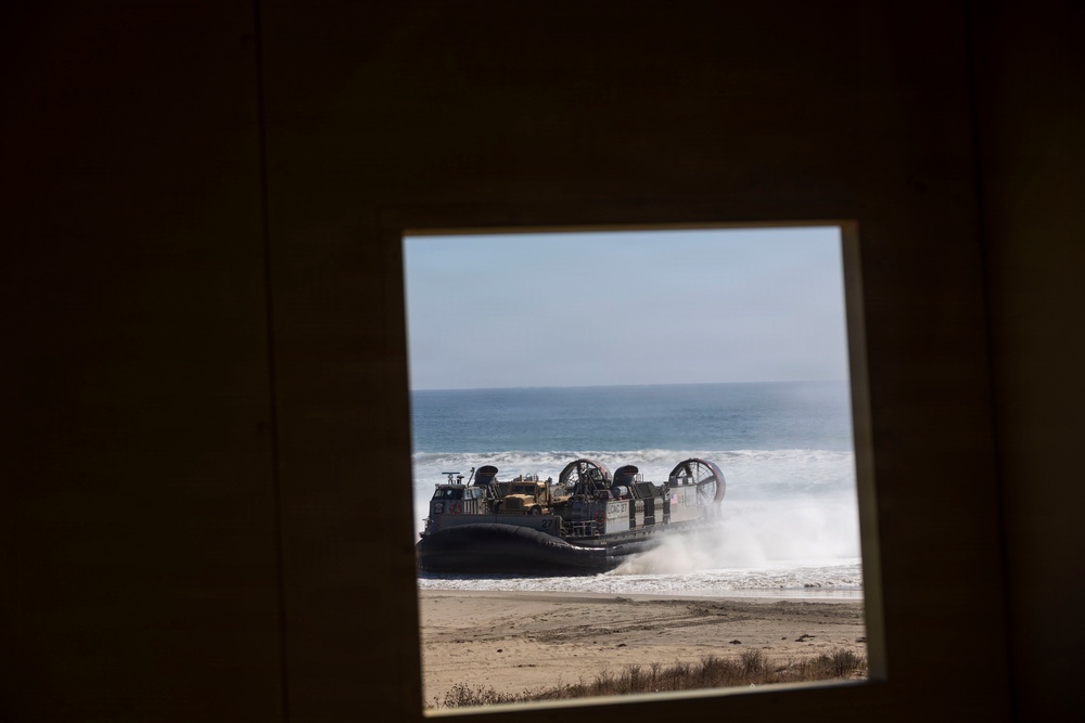 13th MEU | Marines Conduct an Amphibious Assault