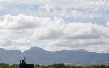 USS Vermont (SSN 792) departs Joint Base Pearl Harbor-Hickam
