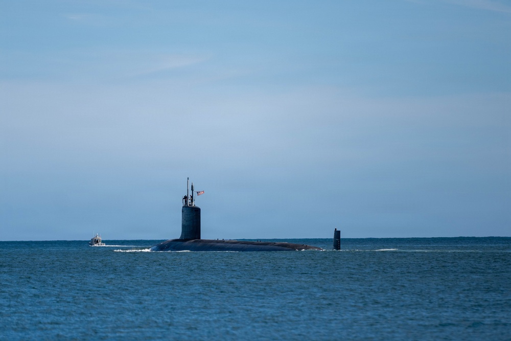 USS Vermont (SSN 792) departs Joint Base Pearl Harbor-Hickam